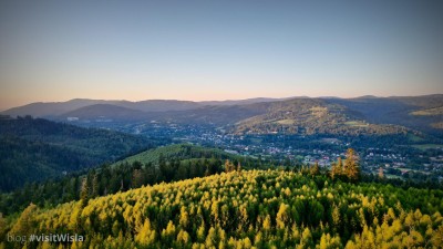 Widok ze skały na Kobylej z panoramą na Wisłę