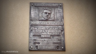 Tablica poświęcona Władysławowi Reymontowi na elewacji Willi Ochorowiczówka