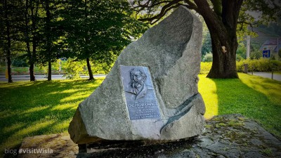 Głaz upamiętniający Budowniczego Wisły jako letniska - Juliana Ochorowicza.