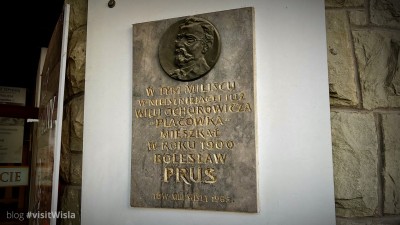 Tablica upamiętniająca pobyt w Wiśle Bolesława Prusa, który gościł w nieistniejącej już Willi Placówka