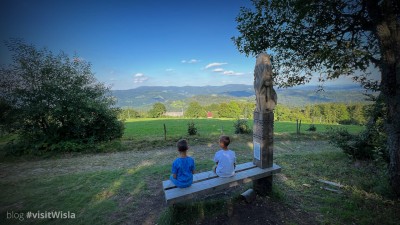 Ławka z panoramą na Górze Cieślar w Wiśle