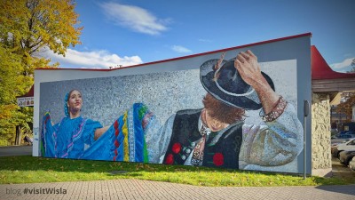 Mural „Wisła domem dla kultur świata” w całej okazałości.
