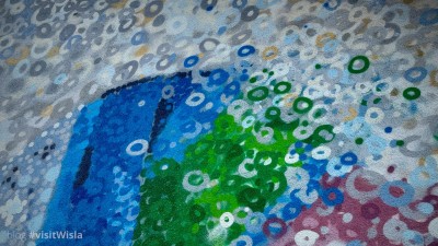 Cały mural powstał z kropek i kółek różnej wielkości.