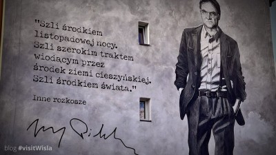 Jerzy Pilch na muralu z bliska.