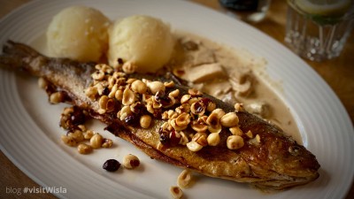 Pstrąg w orzechach z przepisu Magdy Gessler to specjalność Restauracji Malinówka